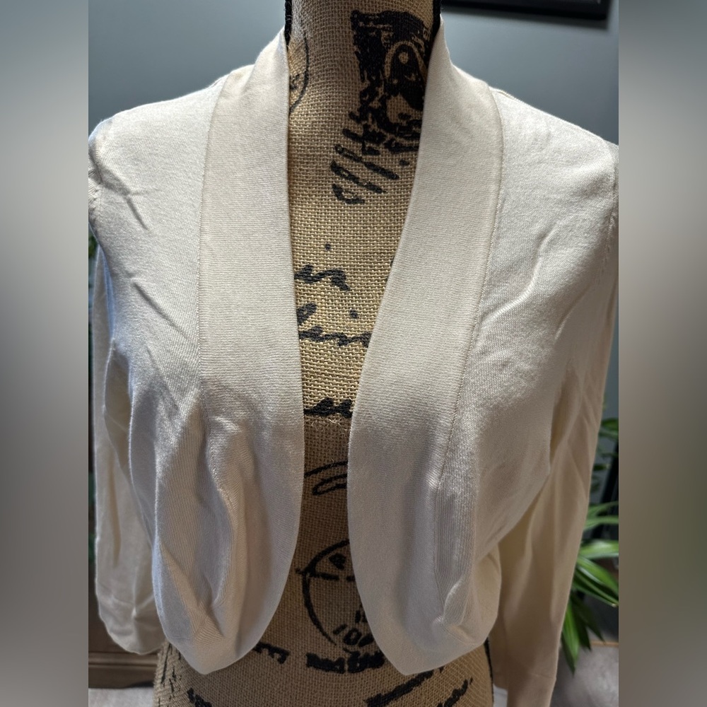 Jessica Howard cream sweater, size large. Lightweight. Good condition. - Picture 4 of 6